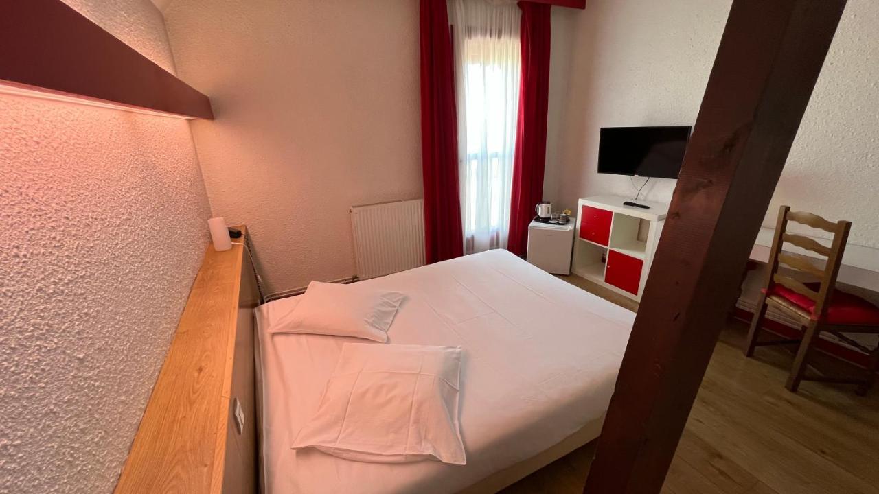 Отель Le Relais De La Sans Fond Fenay Экстерьер фото
